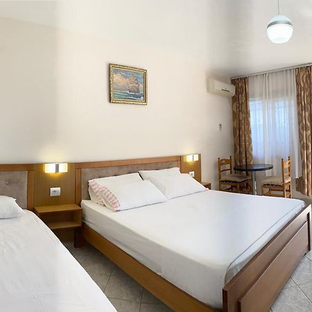 Vila Yasmin 38 Sarandë Buitenkant foto